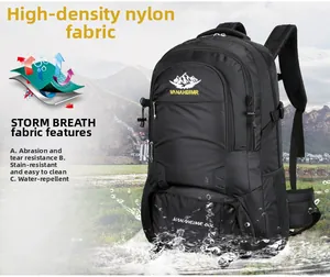 Detail van waterdichte nylon stof en 60L capaciteit op de outdoor wandelrugzak