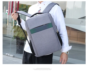 Detailansicht wasserfester Business-Laptop-Rucksack mit Seitentasche und grauem Stoffbezug