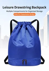 Détail du compartiment séparé sec-humide sur le sac à dos à cordon bleu marine matelassé