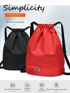 Vue détaillée du sac de sport à cordon résistant à l'eau avec compartiment humide et sec