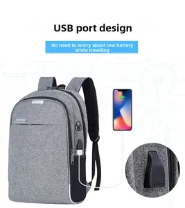Détail du sac à dos business gris avec port de charge USB et prise casque externe