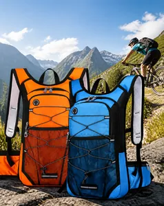 Details von leichten Fahrradrucksäcken in Orange und Blau mit elastischen Kordelzügen