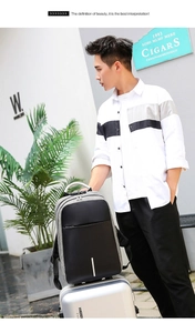 Moderner Business-Rucksack in Grau und Schwarz mit Reflektorstreifen auf dem Koffer