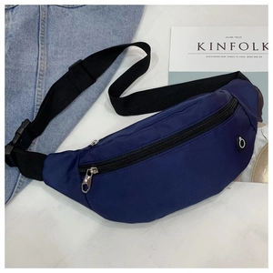 Détails du sac banane sport en nylon bleu foncé avec double fermeture éclair et boucle noire
