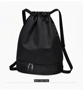 Détail du sac de sport noir étanche à cordon avec compartiment zippé inférieur