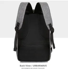 Detail eines grauen Business-Rucksacks mit atmungsaktivem Rückenpanel und Kofferband
