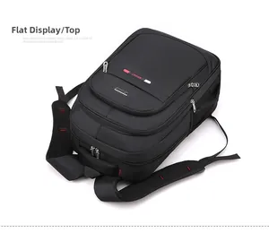 Detalle de mochila grande impermeable para portátil con correas acolchadas transpirables