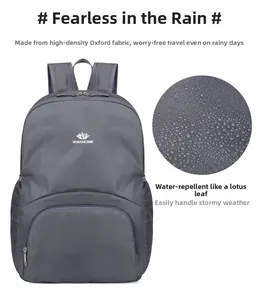 Dettaglio di zaino grigio in tessuto oxford ad alta densità impermeabile per outdoor