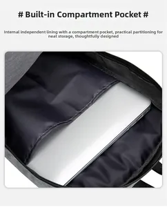 Gros plan de l'intérieur du sac à dos gris montrant un compartiment pour ordinateur