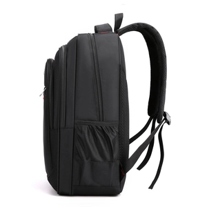 Mochila negra impermeable para portátil con correas transpirables y bolsillos laterales