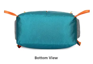 Vue détaillée du fond du sac à dos pliable sarcelle avec sangles orange et losanges