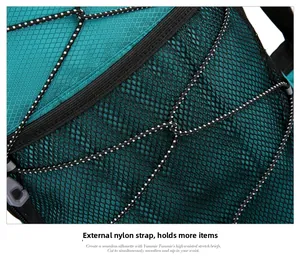 Detail aus reißfestem Nylongewebe mit elastischen Seilen und verstellbarer Schnalle