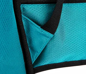 Detail der verstärkten Nähte am blauen Rucksackgurt für zusätzliche Belastbarkeit