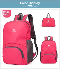 Display a tre viste dello zaino pieghevole rosa che mostra il lato, il fronte e la forma chiusa