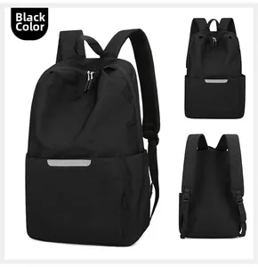 Vue en trois angles du sac à dos noir réfléchissant avec des bretelles respirantes
