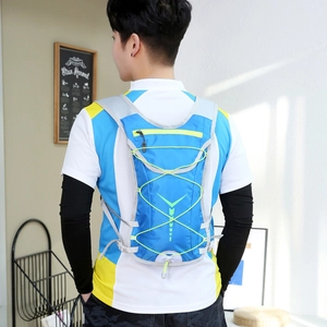 Leichter Radsport Trinkrucksack mit großem Fassungsvermögen und Tricolor-Design