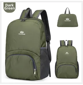 Zaino outdoor pieghevole verde scuro leggero con trama resistente all'acqua e tasche in rete