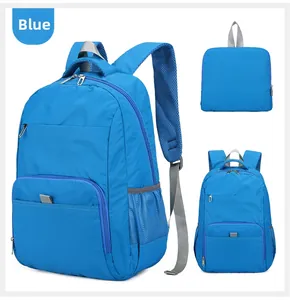 Sac à dos pliable bleu en nylon avec grand compartiment et poches filet latérales