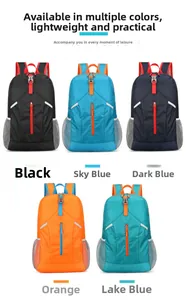 Collage di zaini pieghevoli leggeri in nero, arancio e blu con tasche a rete laterali