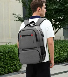Détail du sac à dos isotherme en tissu Oxford avec port USB et poche filet en extérieur