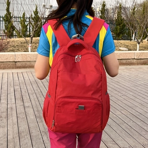 Sac à dos pliable rouge léger de grande capacité pour les activités de voyage et de plein air