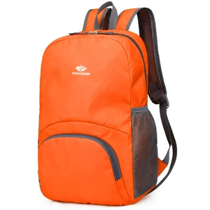 Zaino outdoor arancione in nylon leggero con logo VANAHEIMR e tasche in rete