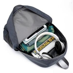Zaino pieghevole grigio scuro ad alta capacità per outdoor con scomparto per tablet