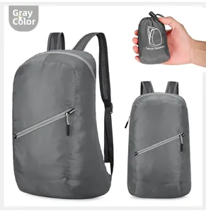 Opvouwbare grijze outdoor rugzak met ademende mesh banden en compact opgevouwen formaat