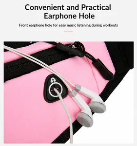 Detail der Sport-Gürteltasche mit Kopfhöreranschluss und pinkfarbenem Stretchstoff