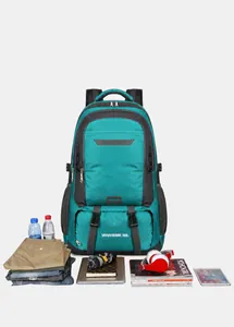 60L outdoor wandelrugzak getoond met uitrusting om hoge capaciteit te tonen