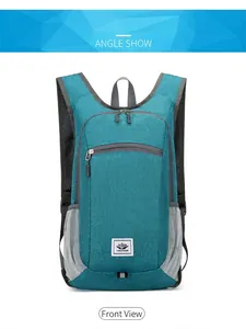 Frontansicht des faltbaren Outdoor-Rucksacks in Cyan mit Netztaschen und Trägern
