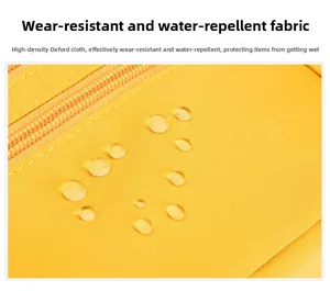 Wasserabweisendes Oxford-Gewebe mit hydrophoben Wassertropfen auf der Materialoberfläche