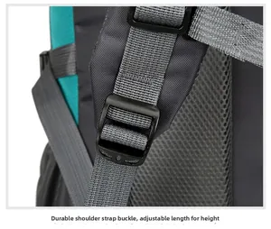 Nahaufnahme der stabilen Schultergurtschnalle und des atmungsaktiven Mesh-Rucksacks