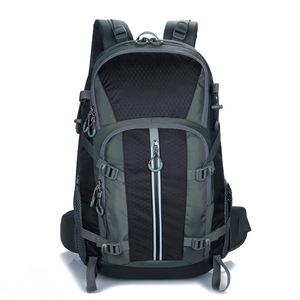 Waterdichte trekking rugzak grijs en zwart met ergonomische ademende schouderbanden