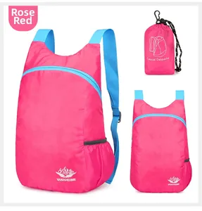 Detailansicht faltbarer Rucksack in Rosarot mit wasserfester Ripstop-Nylon-Struktur