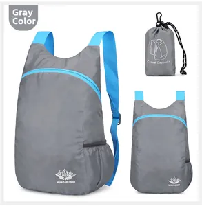 Drei-Wege-Ansicht des grauen faltbaren Reiserucksacks mit Vorder-, Rückseite und Tasche