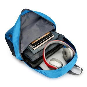 Blauer leichter faltbarer Rucksack mit großem Fassungsvermögen für Reisen und Sport