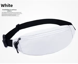 Détail d'un sac banane blanc imperméable en nylon avec fermeture éclair et sangle noire