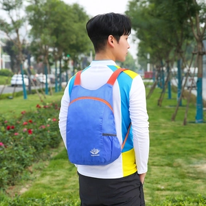 Leichter wasserfester blauer Faltrucksack mit orangen Reißverschlüssen für Outdoor