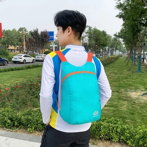 Wasserdichter faltbarer Rucksack in Blau und Orange für Outdoor-Reisen und Sport