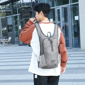 Sac à dos de cyclisme gris léger et imperméable pour la randonnée et le quotidien