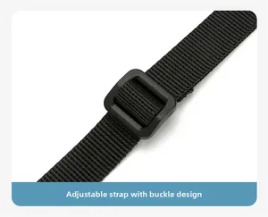 Détail de la bandoulière en nylon réglable avec boucle robuste pour pochette de passeport