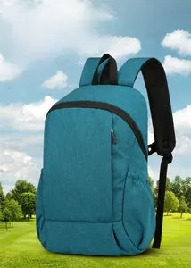 Détail du sac à dos extérieur léger bleu lac avec larges bretelles rembourrées confort