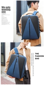 Détail du sac à dos business bleu et noir avec port USB et panneaux en cuir géométriques