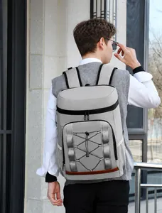 Détails du sac à dos de pique-nique avec bretelles rembourrées et nylon gris résistant