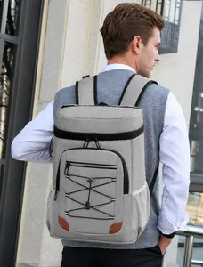 Sac à dos isotherme gris clair avec cordons élastiques et poches filet latérales