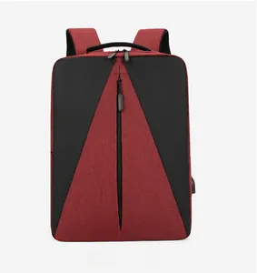 Vue détaillée de face du sac à dos d'affaires étanche pour ordinateur en rouge et noir