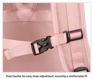 Detailansicht der rosa Rucksack-Brustschnalle mit atmungsaktiven Mesh-Trägern