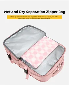 Vue détaillée du compartiment imperméable de séparation sec-humide du sac à dos de voyage rose