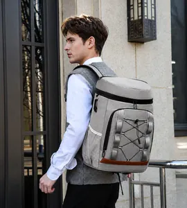Vue détaillée du sac isotherme avec poche en filet et cordon élastique réglable